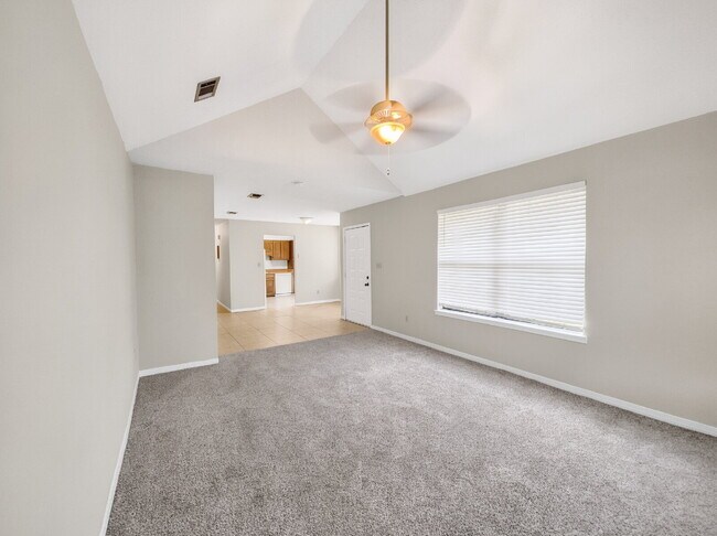 Building Photo - "Charming 2-Bedroom with 2 Full Baths, $250 off the first month's rent!