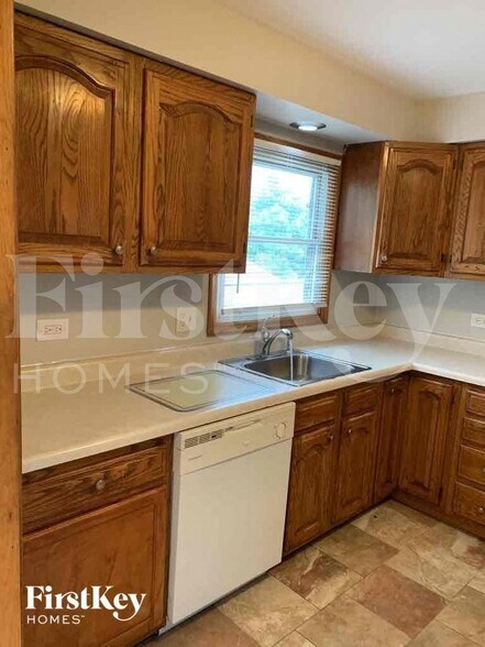 Building Photo - 20037 Orchard Ave