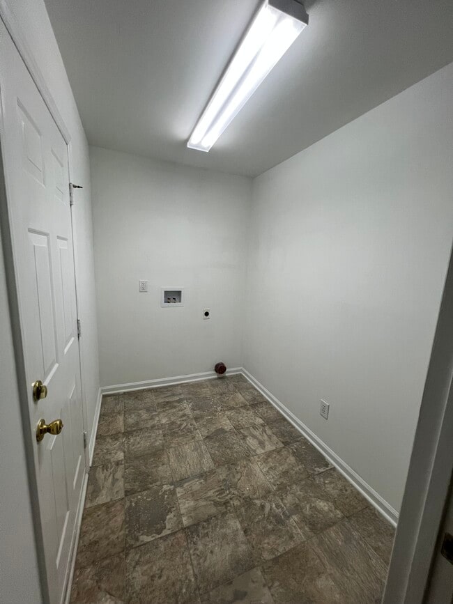 Building Photo - 206 Penchant Ct