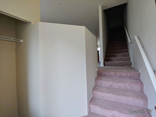 Building Photo - Large 3 Story Townhome with Tandem Garage!