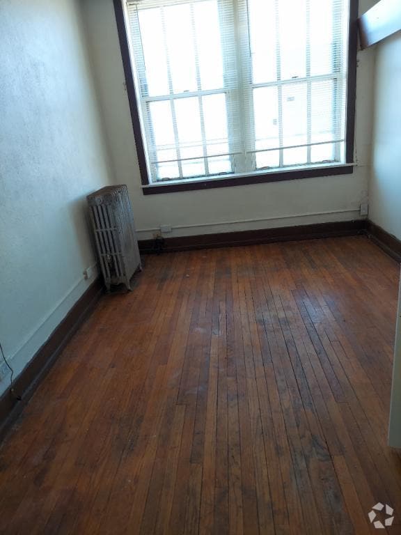 Building Photo - 11 1/2 N Van Buren Ave, 207
