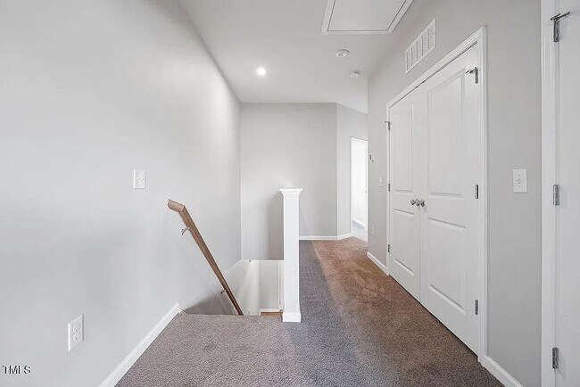 Building Photo - 3 Bedroom Townhome in Clayton