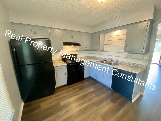 Building Photo - Free Months Rent on 2 Bedroom in Lee's Summit