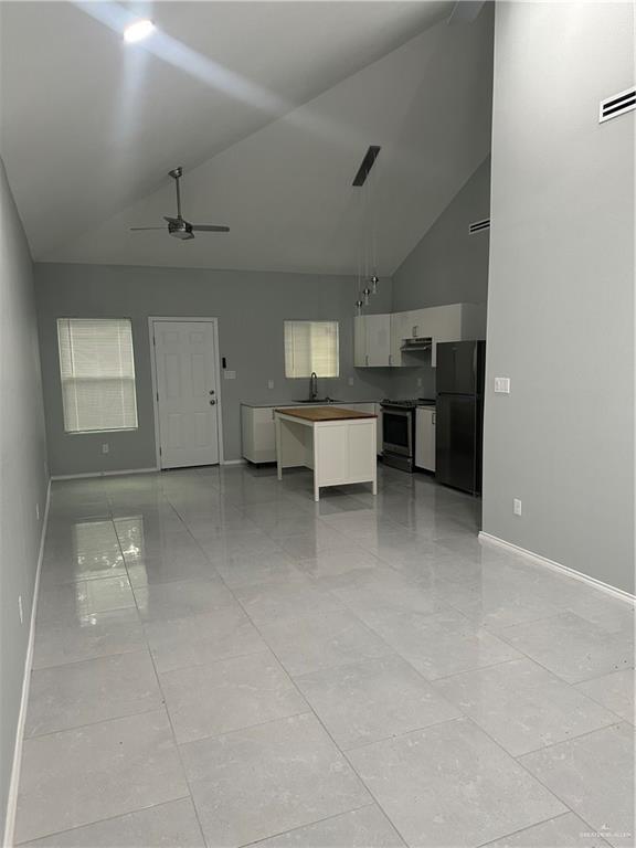 Building Photo - 2409 W Hackberry Ave