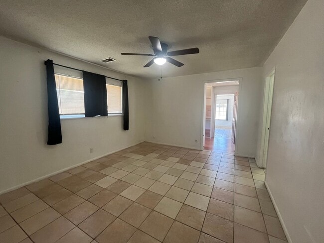 Building Photo - Located in the Heart of Tehachapi!