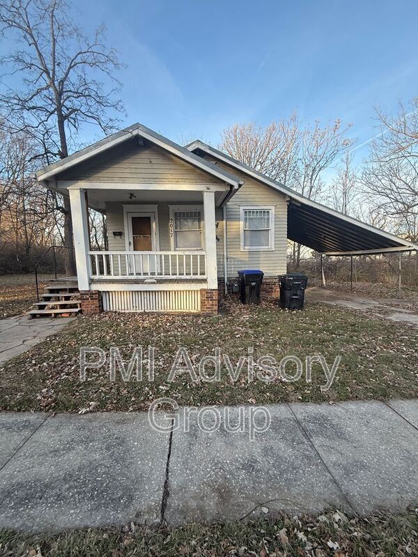 Primary Photo - 2017 SW Van Buren St