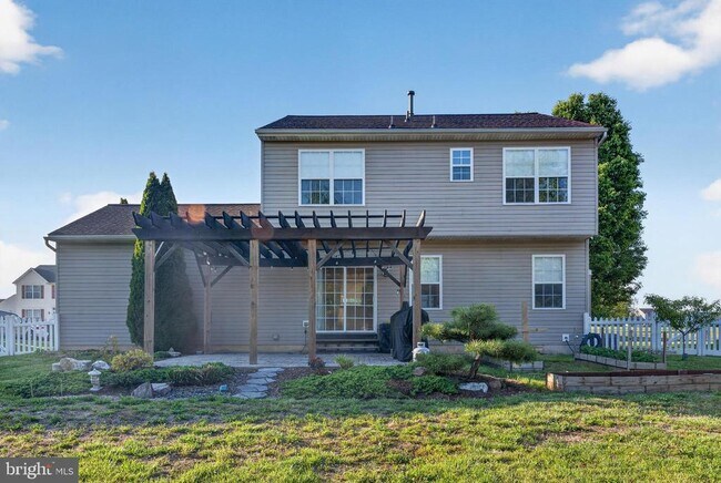 Building Photo - 33 Lindley Dr