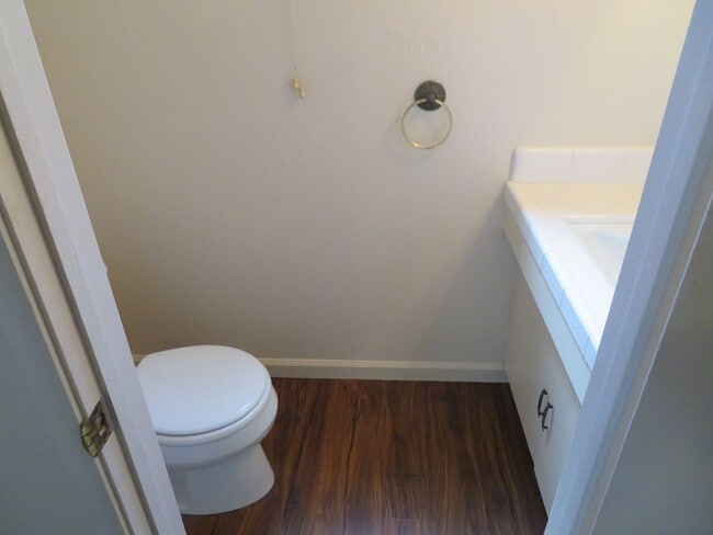 Building Photo - 2 plus bed, 1.5 bath, close to Seabright b...