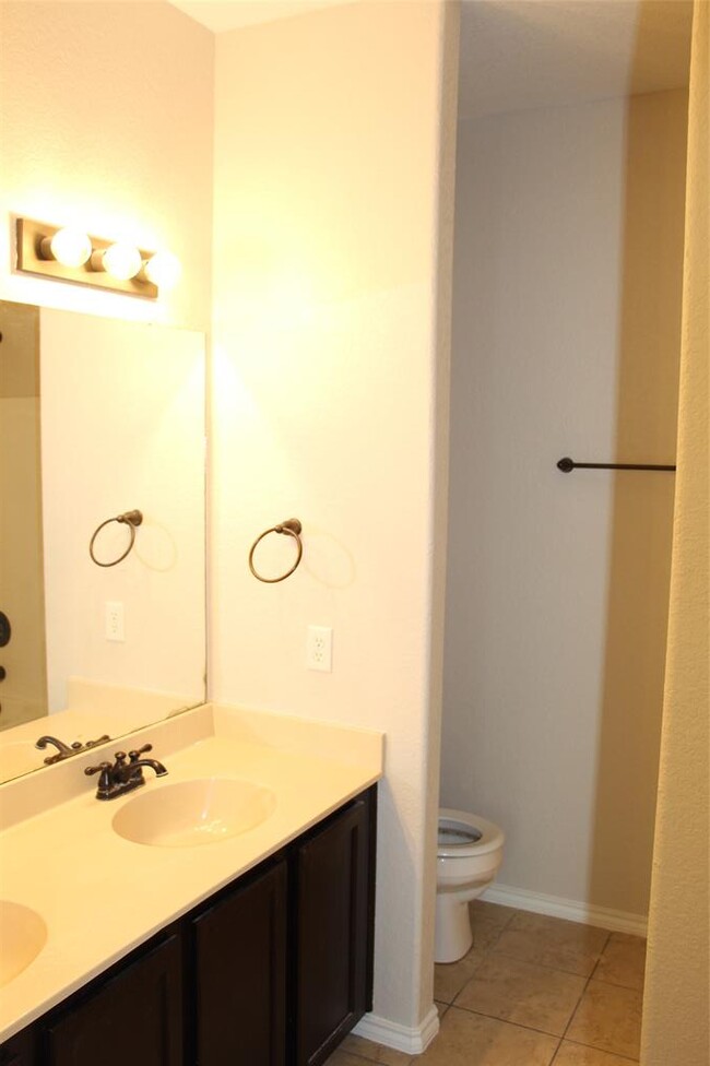 Building Photo - 578 Creekside Cir