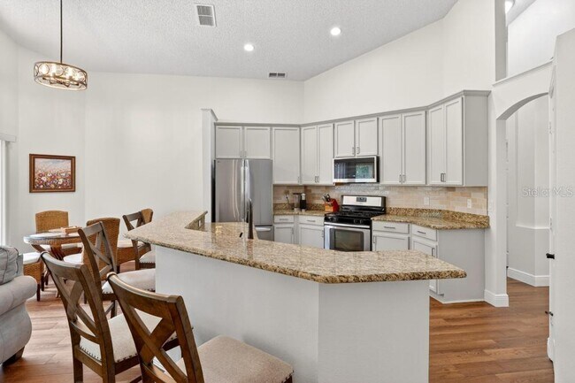 Building Photo - 5477 Glen Oak Pl