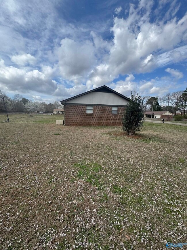 Building Photo - 206 Peabody Rd