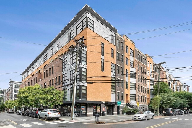 Building Photo - 1100 Adams St