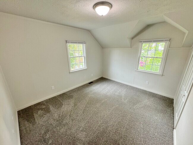 Building Photo - COME MEET YOUR NEW HOME! 2 BEDROOM APARTMENT IN PORTSMOUTH FOR RENT