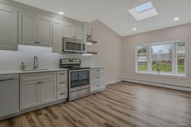 Building Photo - 21 Crater Lake Dr