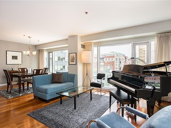 Building Photo - "Chic 1-Bedroom Urban Retreat with Granite...