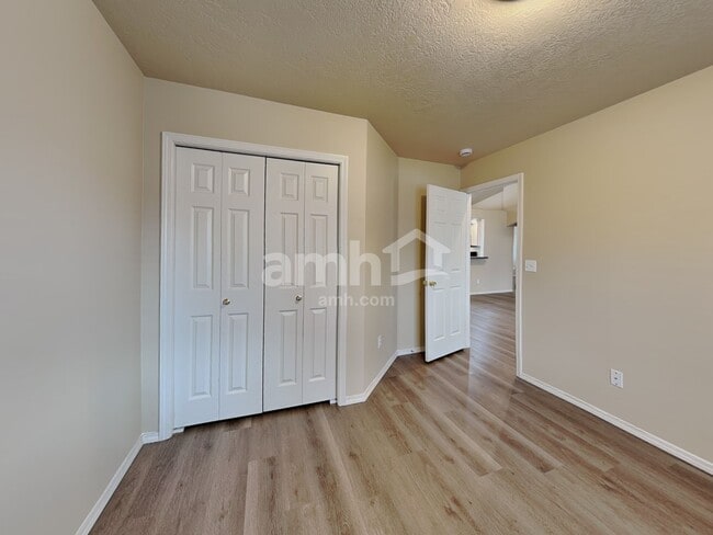 Building Photo - 684 E Full Moon St