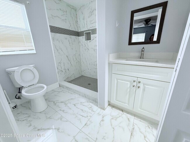 Building Photo - 2473 Largo Ave