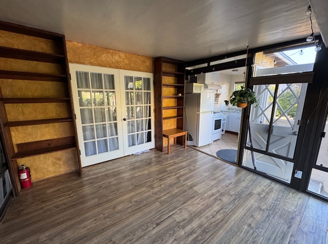 Building Photo - Charming Westside ADU with Private Backyard