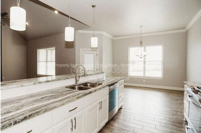 Building Photo - 1411 Sweetbriar Way