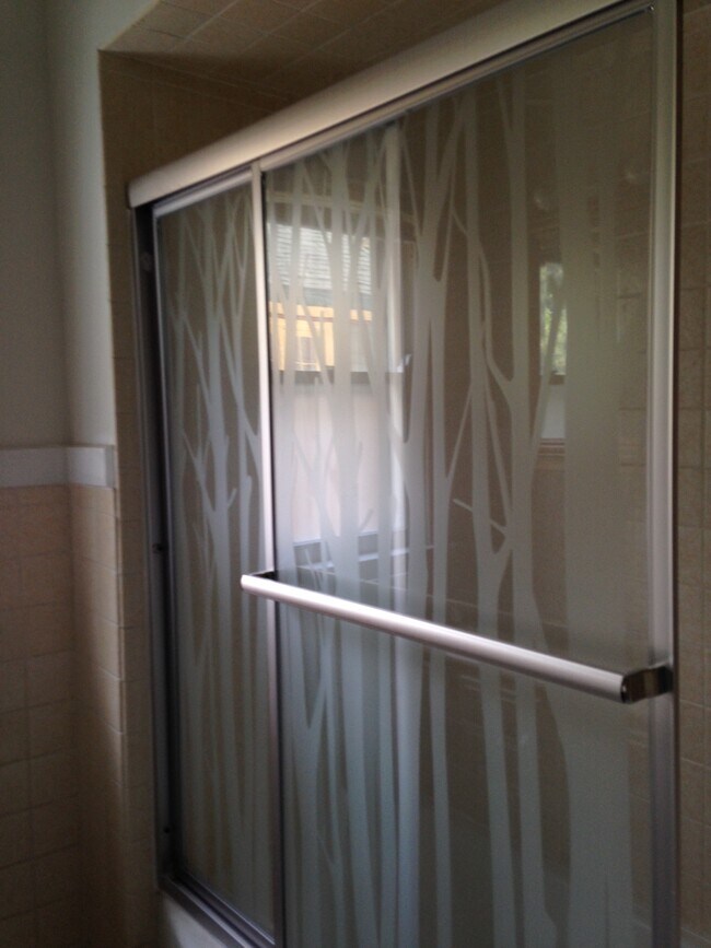 Bath - 1419 S Lowell Ave