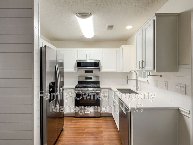 Building Photo - 502 Tree Branch Cir