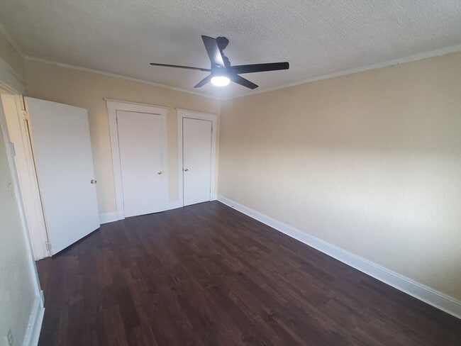 Building Photo - 415 County St