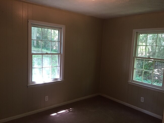 Building Photo - **AVAILABLE NOW**Near Ft. Benning/Columbus, GA 3 Bedroom / 1 Bathroom Home for Rent***
