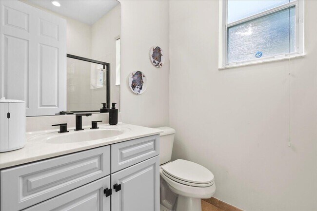 Building Photo - 9222 Delemar Ct