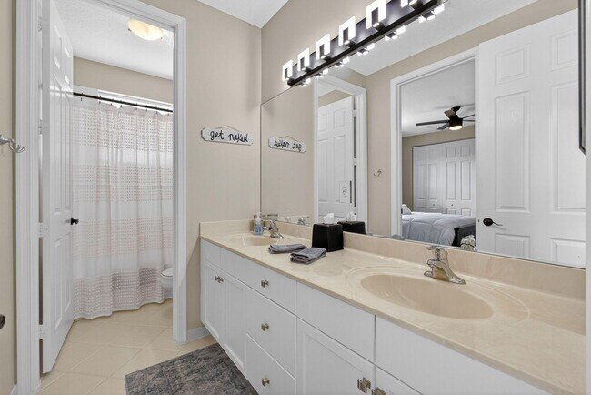 Building Photo - 9225 Delemar Ct