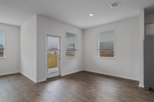 Building Photo - 109 Charles Trl