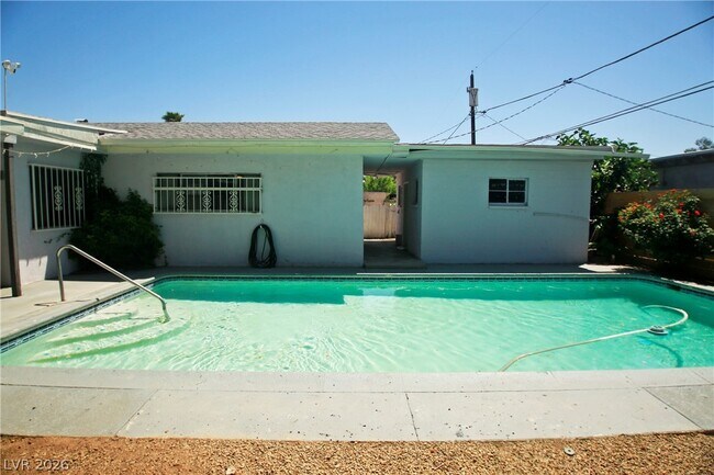 Building Photo - 1056 E Oakey Blvd