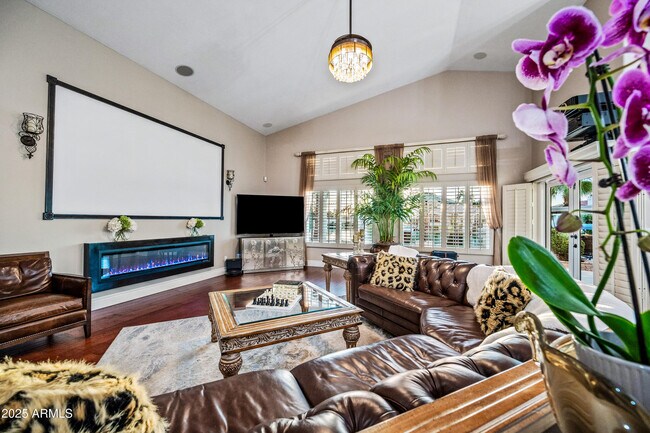 Building Photo - 1817 E Willow Tree Ct