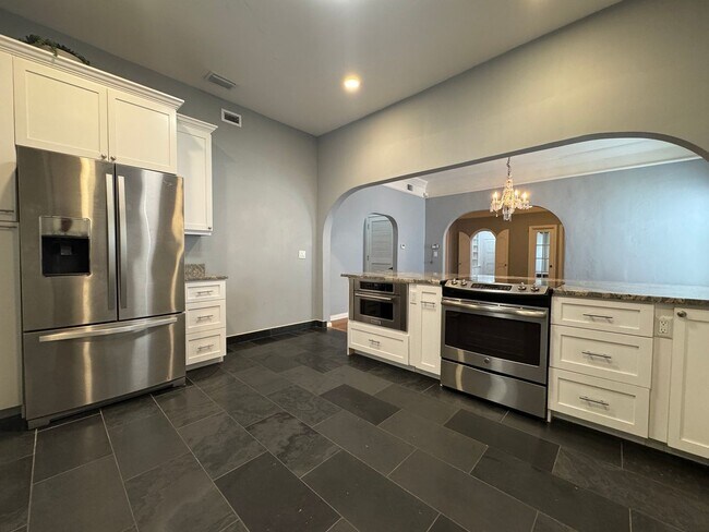 Building Photo - Davis Island Charming Home