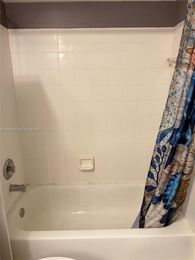 Building Photo - 1341 SE 3rd Ave