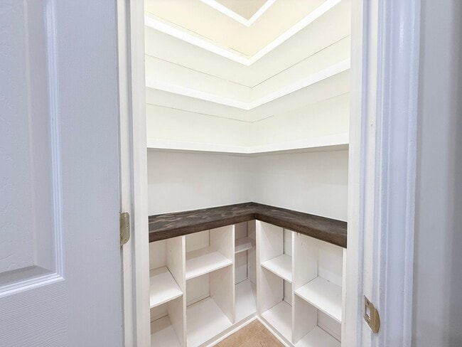 Building Photo - Spacious Two-Story Home with Hot Tub, Pool Table & Fenced Yard in Panther Creek