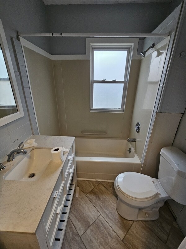 Building Photo - 1852 E 32nd St