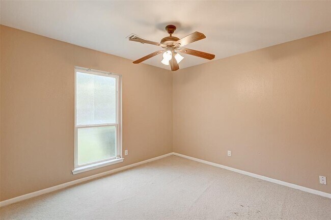 Building Photo - 5107 Trail Lake Dr