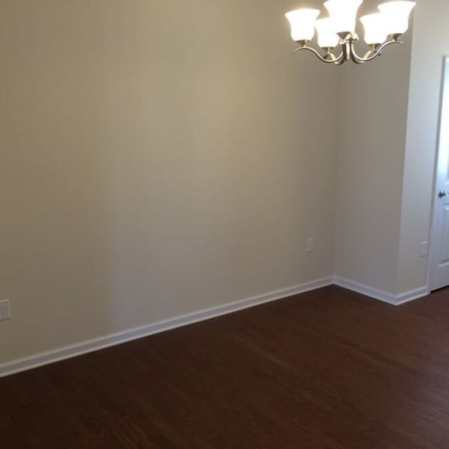 Building Photo - 111 Tuftin Dr