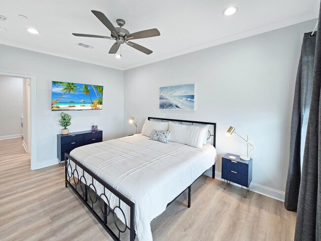 Building Photo - 996 Beach Blvd W