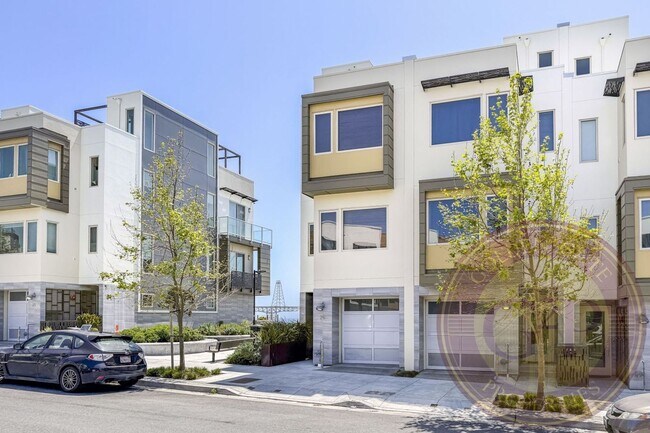 Building Photo - SF Shipyard - 3 BR, 2.5 BA Townhouse 1,634...