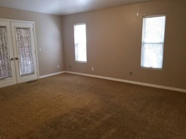 Building Photo - Beautiful Bloomington Hills Home