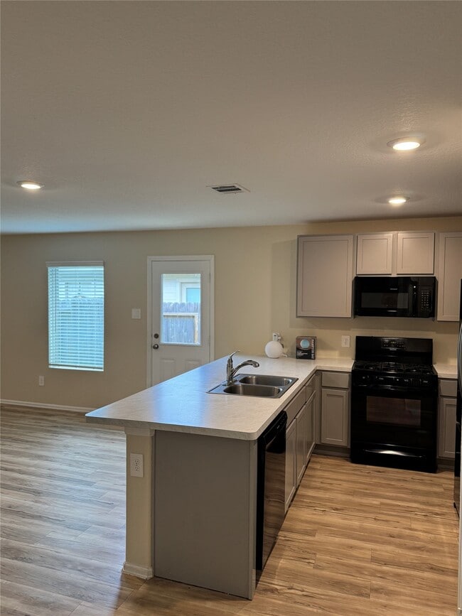 Building Photo - 17591 Longwood Trce Ln