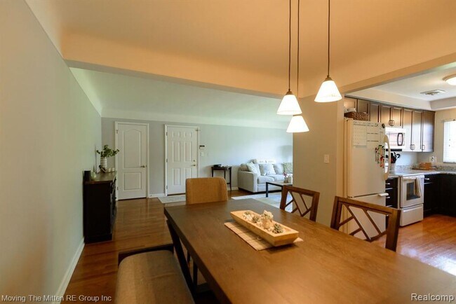 Building Photo - 487 N Eton St