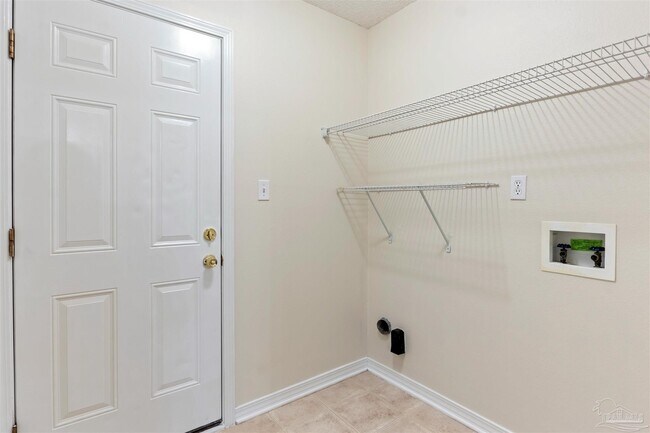 Building Photo - 605 Downhaul Dr