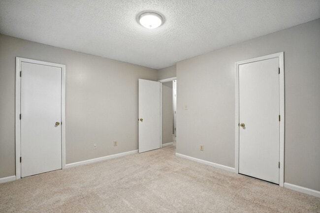 Building Photo - Spacious 2-Bedroom, 2.5-Bath End-Unit Town...