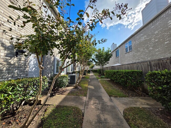 Building Photo - 7663 Cambridge St