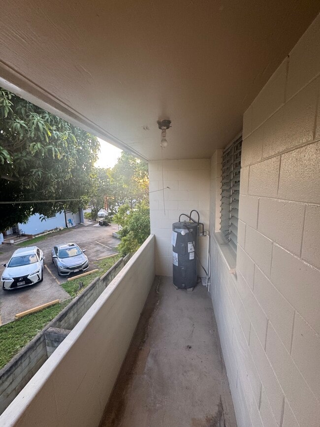 Building Photo - 1245 Palolo Ave