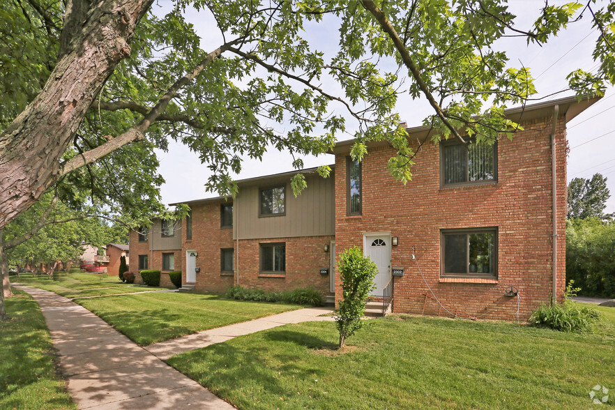 Primary Photo - Amber's Starr Townhouses