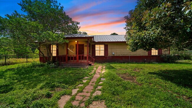Building Photo - Welcome to quiet, country living with close proximity to MISD schools, and downtown Montgomery am...