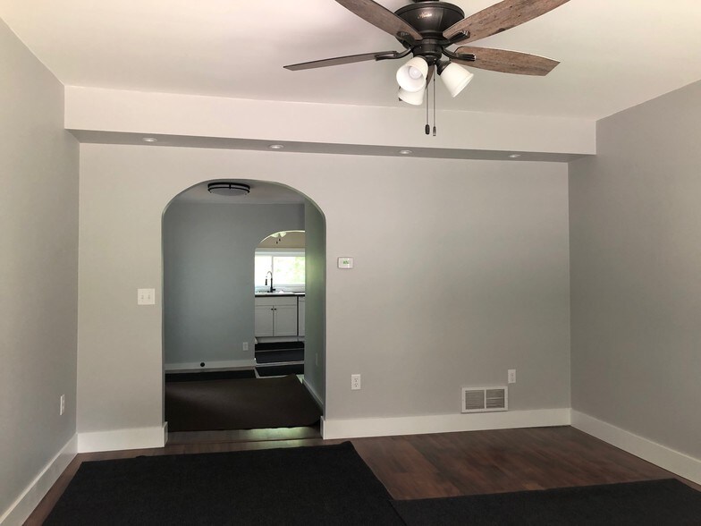 Building Photo - 662 Lamberton St NE